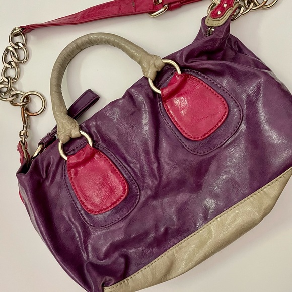 2000’s Guess Bag - Picture 2 of 3